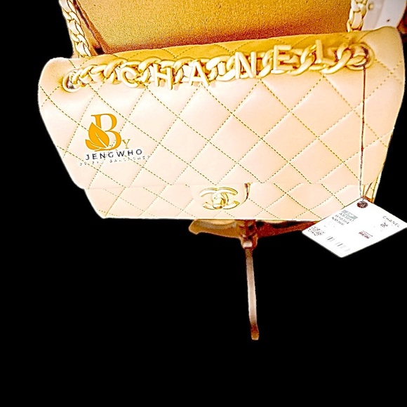 Chanel Medium Single Flap Bag in Caramel 23P Spring Collection 2023 - Picture 9 of 12